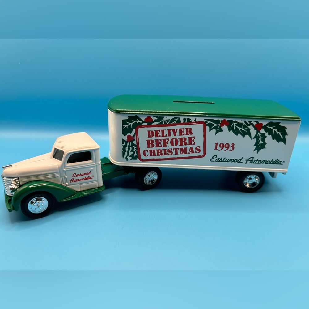 ERTL Eastwood 1948 Diamond T Cab with Trailer 1/25 Locking‎ Coin Bank 1993 4897
